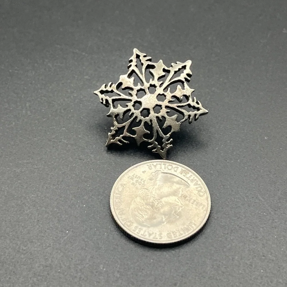 Snowflake Winter Silver Tone Lapel Hat‎ Pin